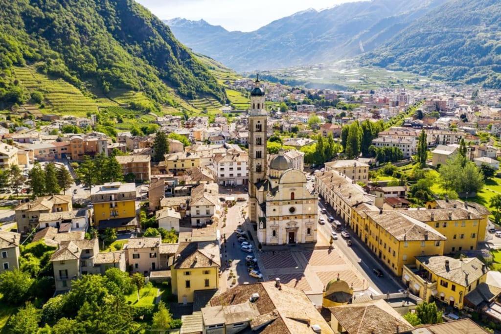 Bnbernina Express Dietro Al Trenino Rosso Тирано Экстерьер фото