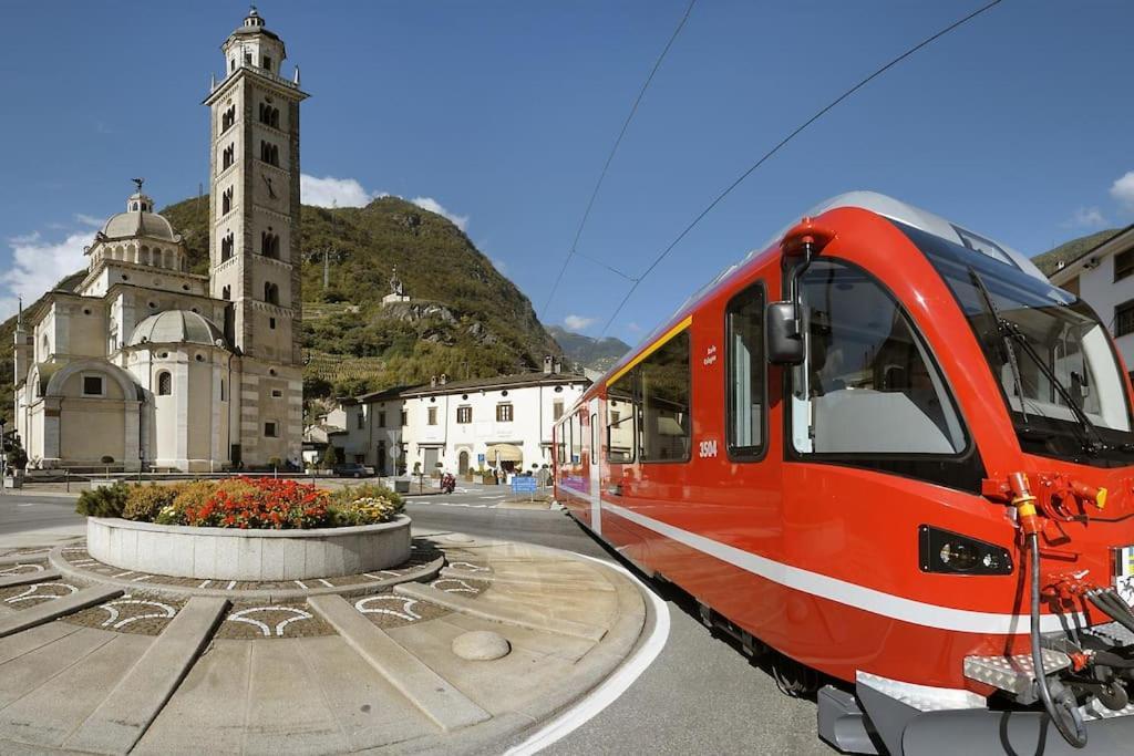 Bnbernina Express Dietro Al Trenino Rosso Тирано Экстерьер фото